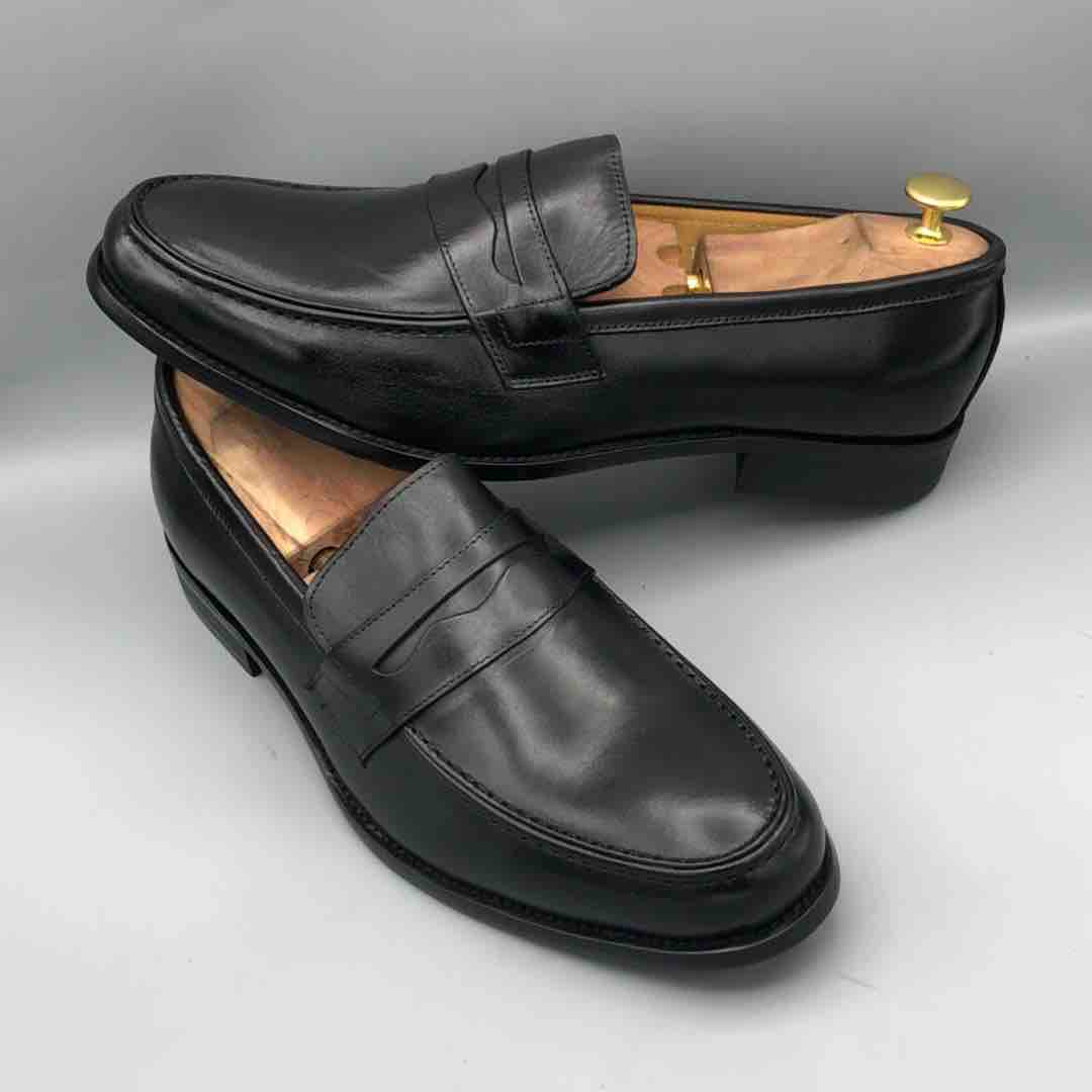 Mocassin-noir-en-cuir.jpg