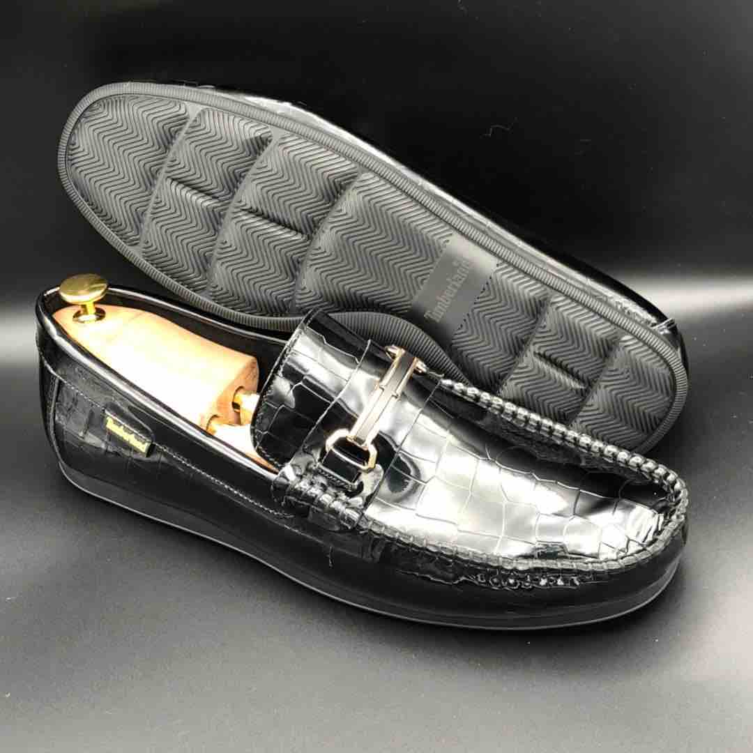 mocassin-en-cuir-croco-noir-brillant-timberland.jpg